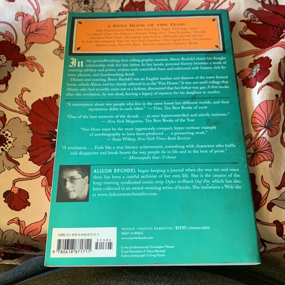 Fun Home a Family Tragicomic by Alison Bechel - Picture 2 of 3